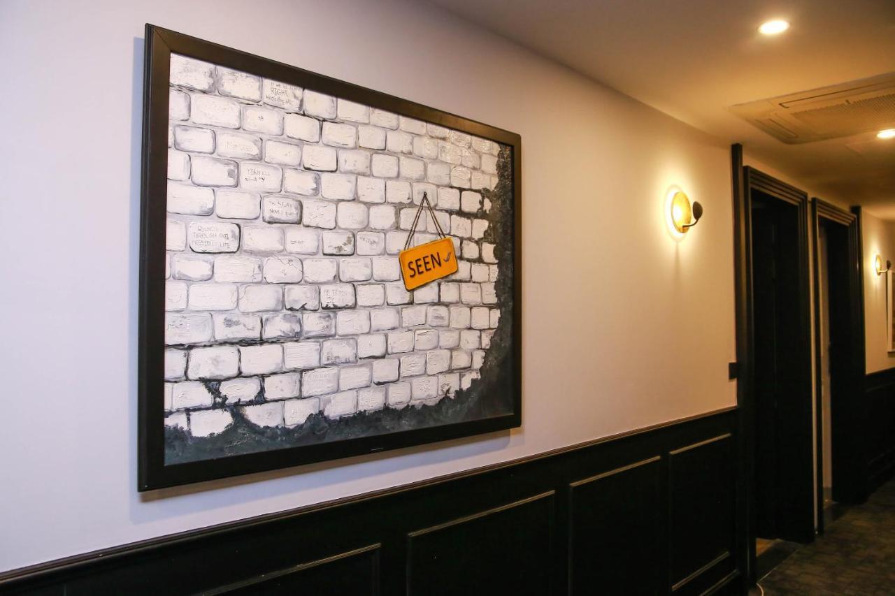 Ambiance Boutique Art Hotel Лахор Экстерьер фото A piece of the Berlin Wall at the British Embassy in Tokyo
