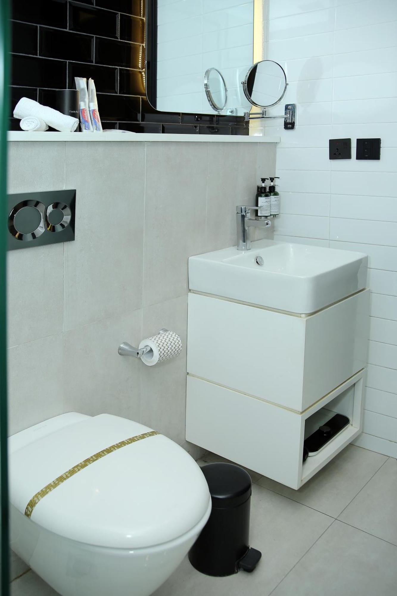 Ambiance Boutique Art Hotel Лахор Номер фото A modern bathroom