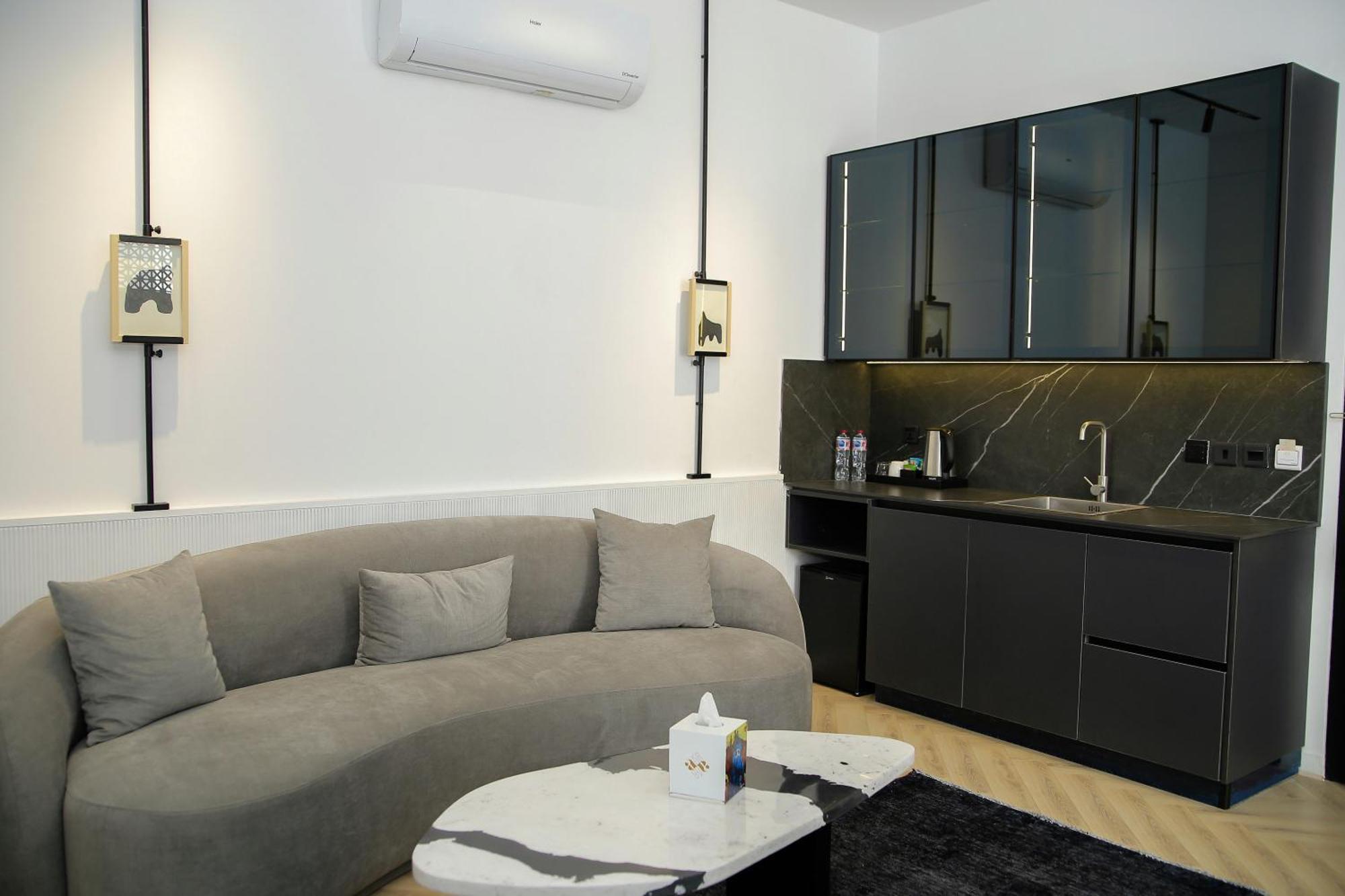 Ambiance Boutique Art Hotel Лахор Номер фото A living room with a kitchen